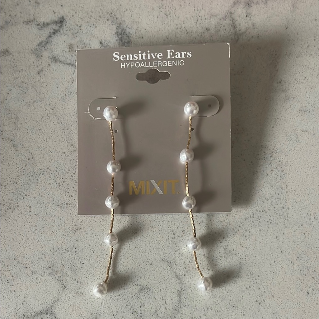 Mixit Gold And White Pearl Drop Earrings Nwt 10$
